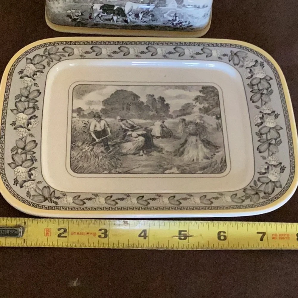 Villeroy & Boch White and Gray Butter Dish with Gold Accent - Picture 2 of 3